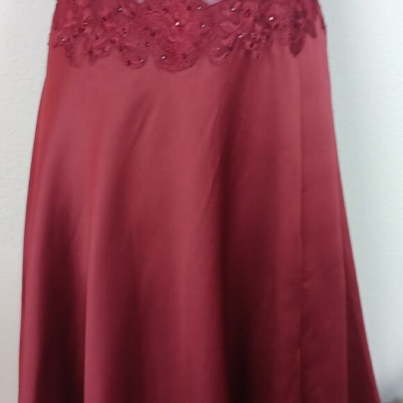 Blondie Nites Elegent cherry Red Satin/embrodery V Neck Evening Gown sz 15 Fairy - Picture 7 of 17